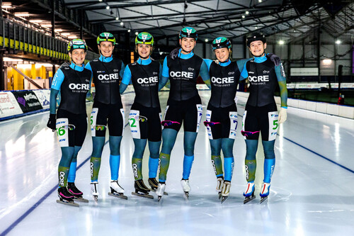 Nieuwe schaatspakken voor damesteam OCRE Group Daniëlle Bekkering