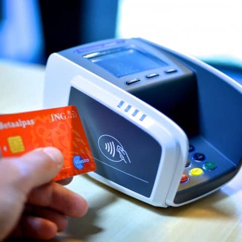 Plastic passen met NFC-technologie